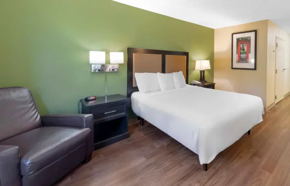 Deluxe Studio - 1 King Bed