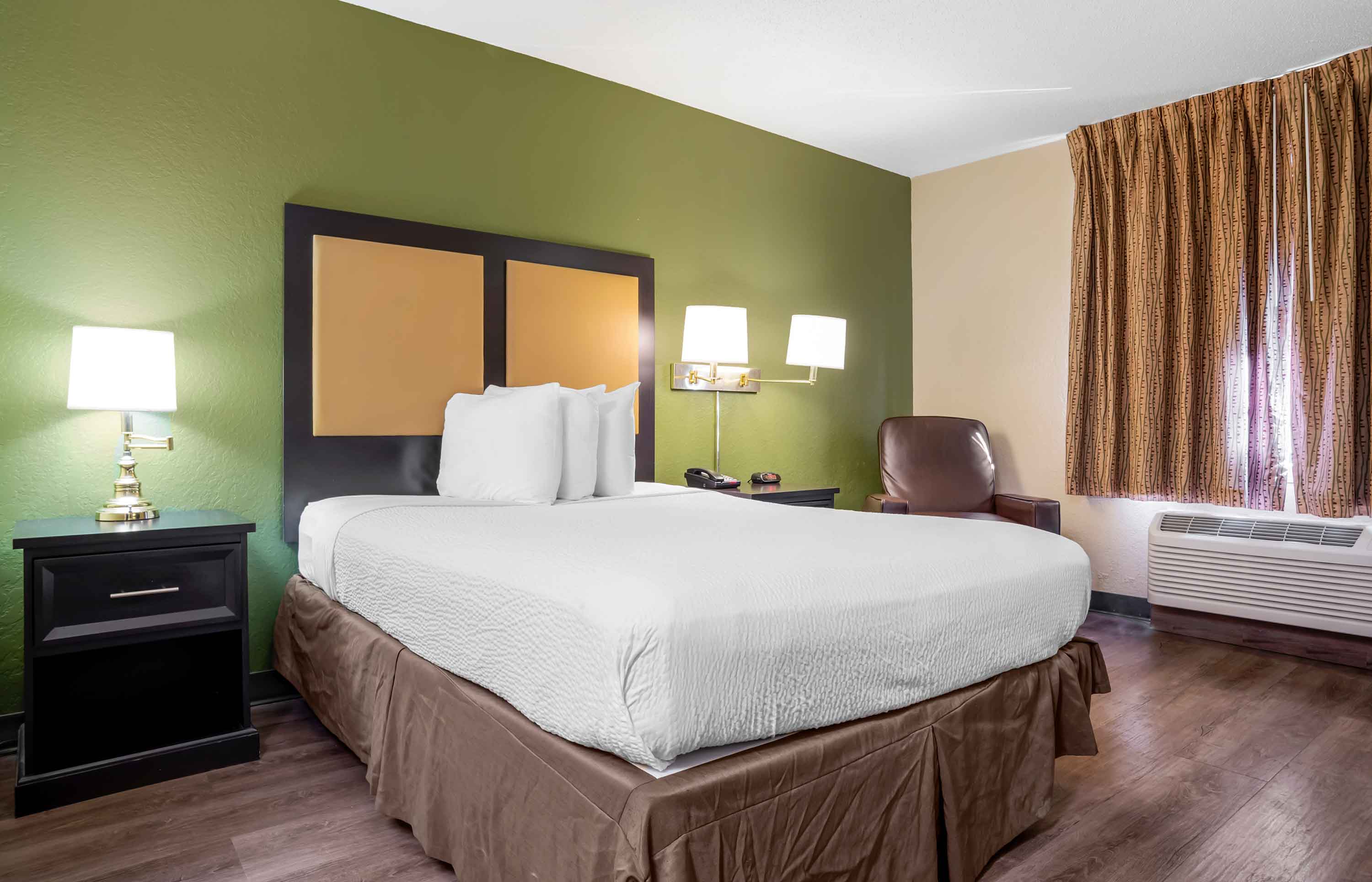 Studio Suite - 1 Queen Bed