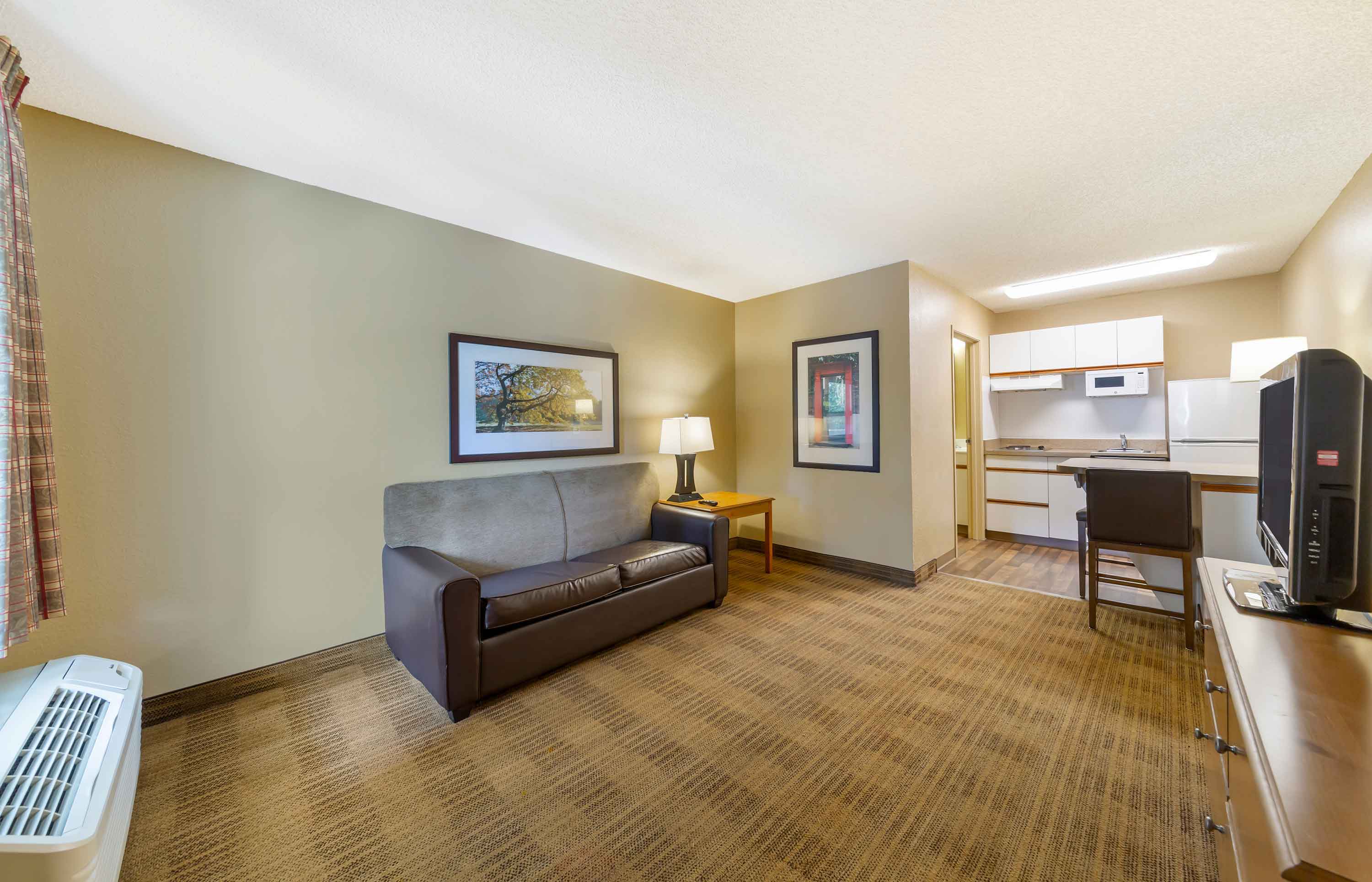 1 Bedroom Suite - 2 Queen Beds