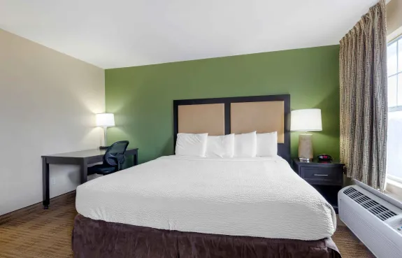 Deluxe Studio - 1 King Bed